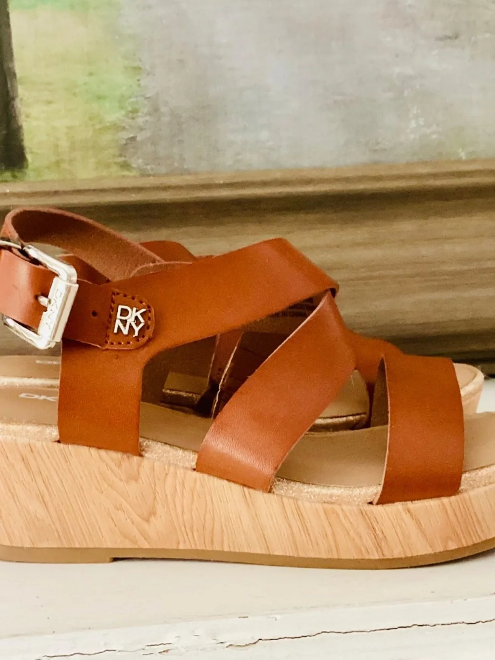 DKNY Amber Faux Leather Strap Wedge Girls Sandals Size 3 Youth Summer Platform